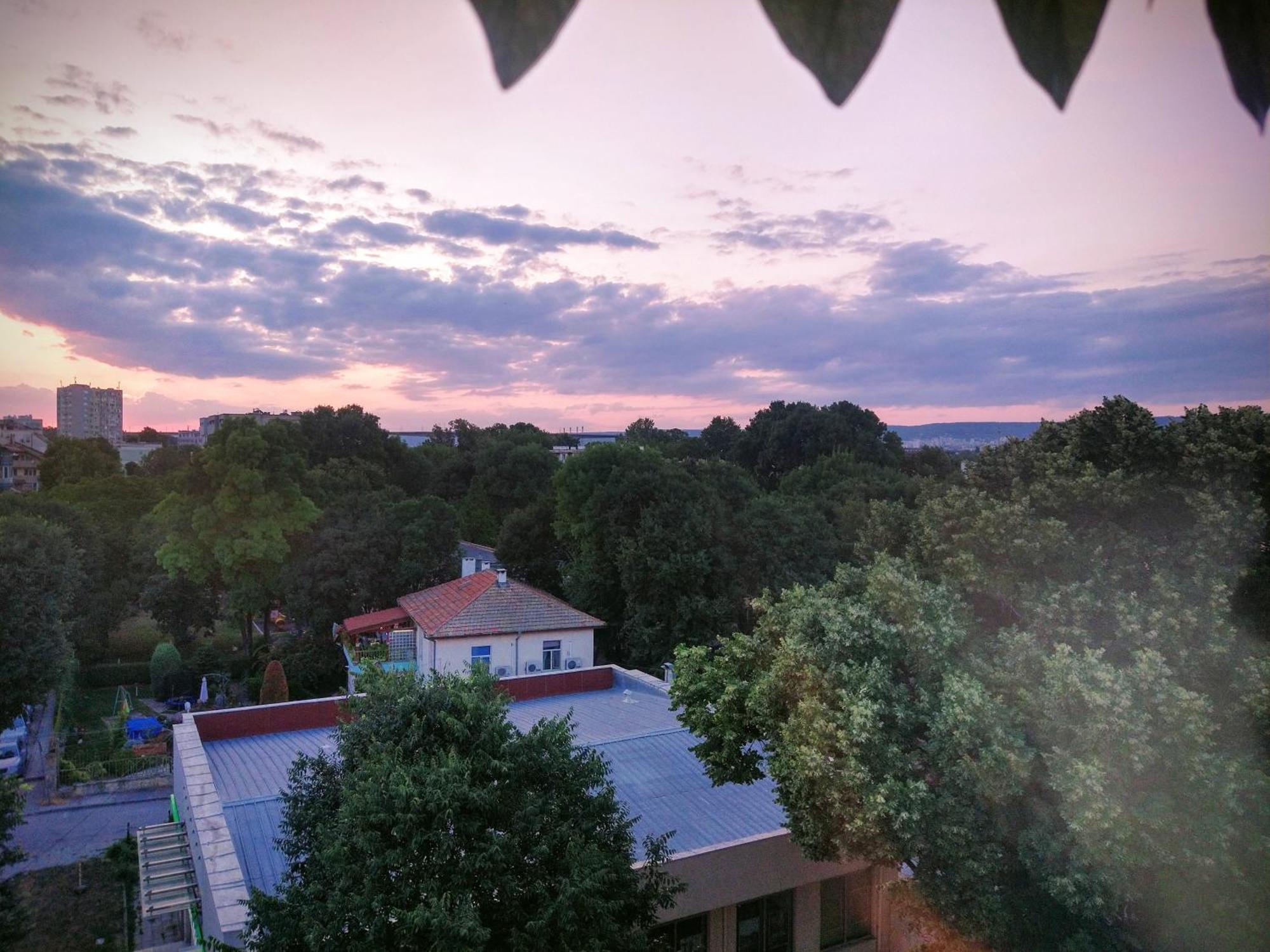 Cozy 2 Bedroom With Terrace Near The Beach And Park Varna